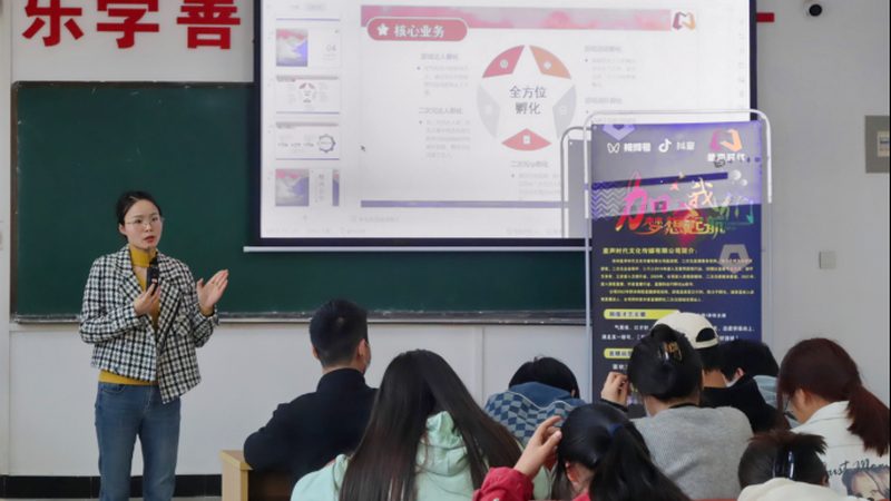 根据上述因素，上海婚庆短视频制作公司价格大致如下：